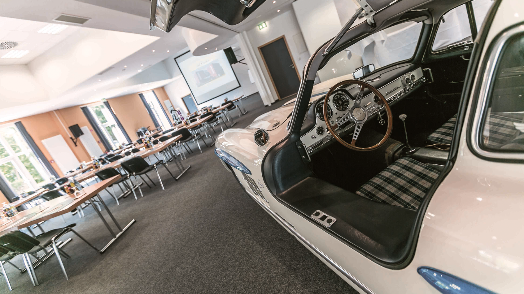 Big conference room with an oldtimer